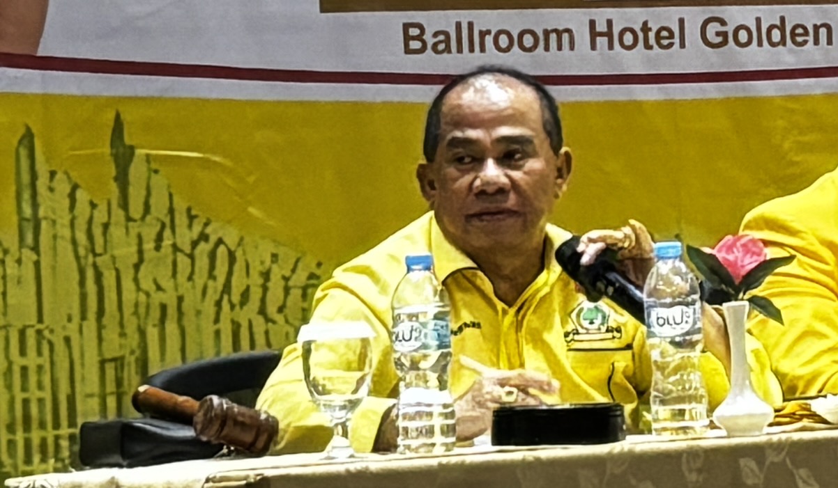 Ketua Fraksi Golkar DPRD Kalbar, Heri Mustamin, mendesak intervensi serius dari Pemerintah Provinsi untuk memperkuat pelayanan dan infrastruktur rumah sakit.