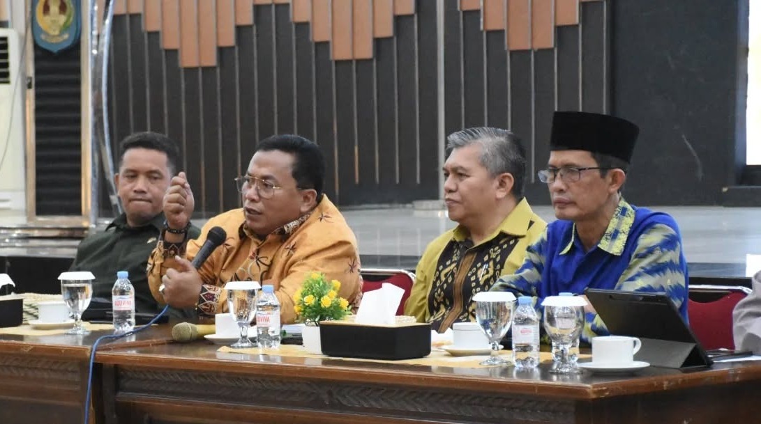 Wakil Bupati Kubu Raya, Sukiryanto, memimpin rapat persiapan kafilah Kabupaten Kubu Raya untuk mengikuti Musabaqah Tilawatil Qur’an (MTQ) XXXIII Tingkat Provinsi Kalimantan Barat