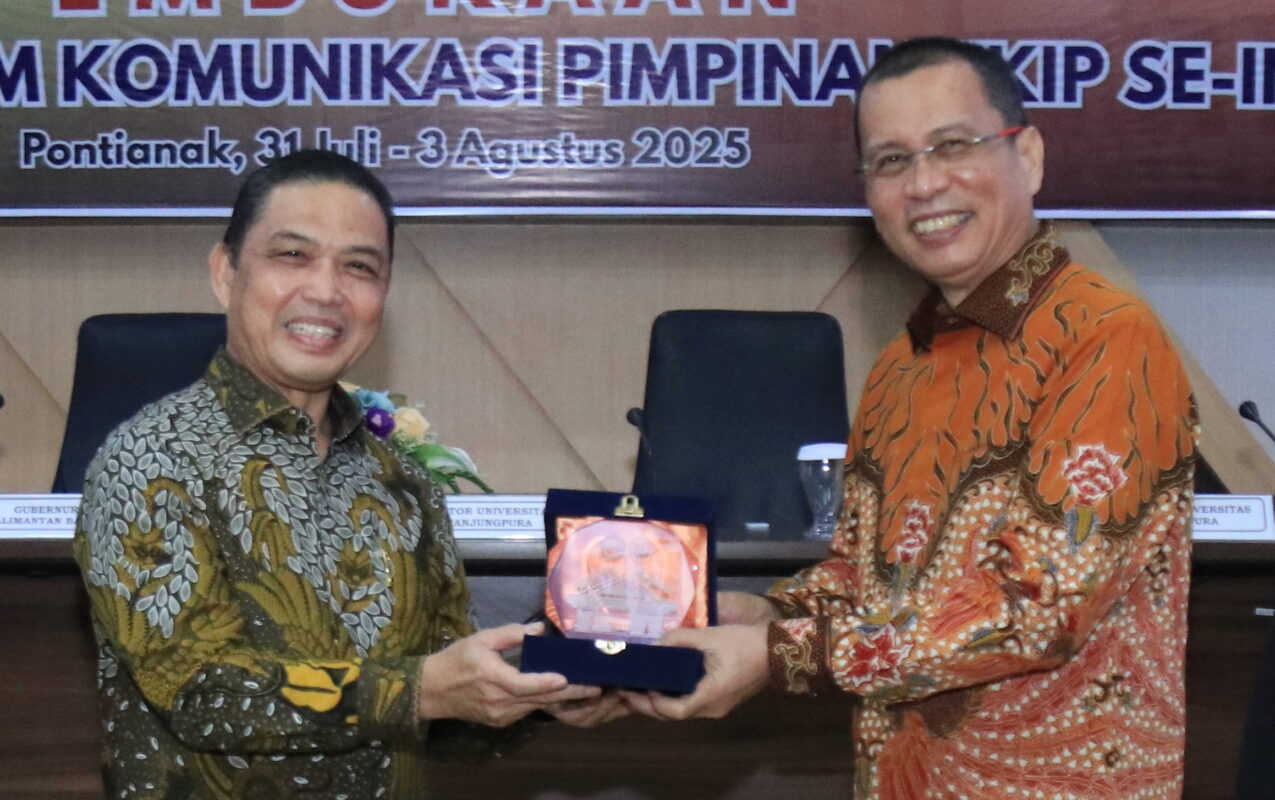 Foto Gubernur Ria Norsan bersama Rektor Univ. Tanjungpura/Sumber Adpim Pemprov kalbar