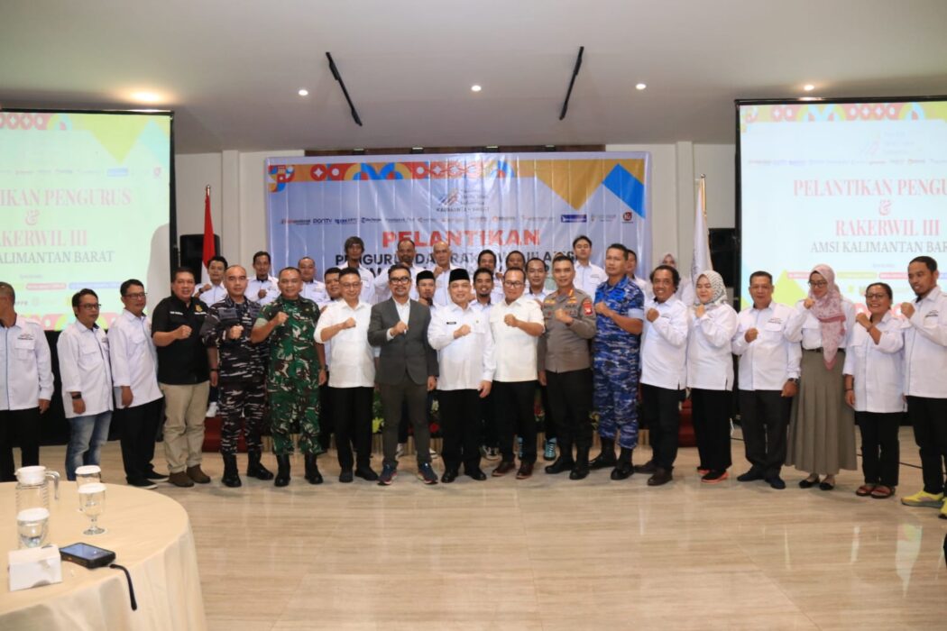 Gubernur Ria Norsan resmi melantik pengurus AMSI Kalbar periode 2025-2029. Ia berharap AMSI menjadi garda terdepan melawan hoaks dan menjaga kondusifitas daerah.