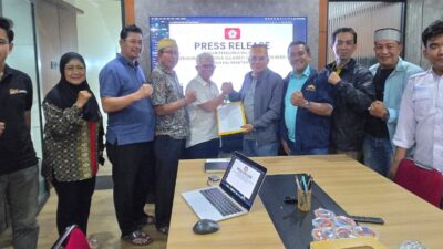 Dok. Sesi Penyerahan Simbolis SK Careteker BPD KKSS Kota Pontianak oleh Ketua BPW KKSS Kalimantan Barat